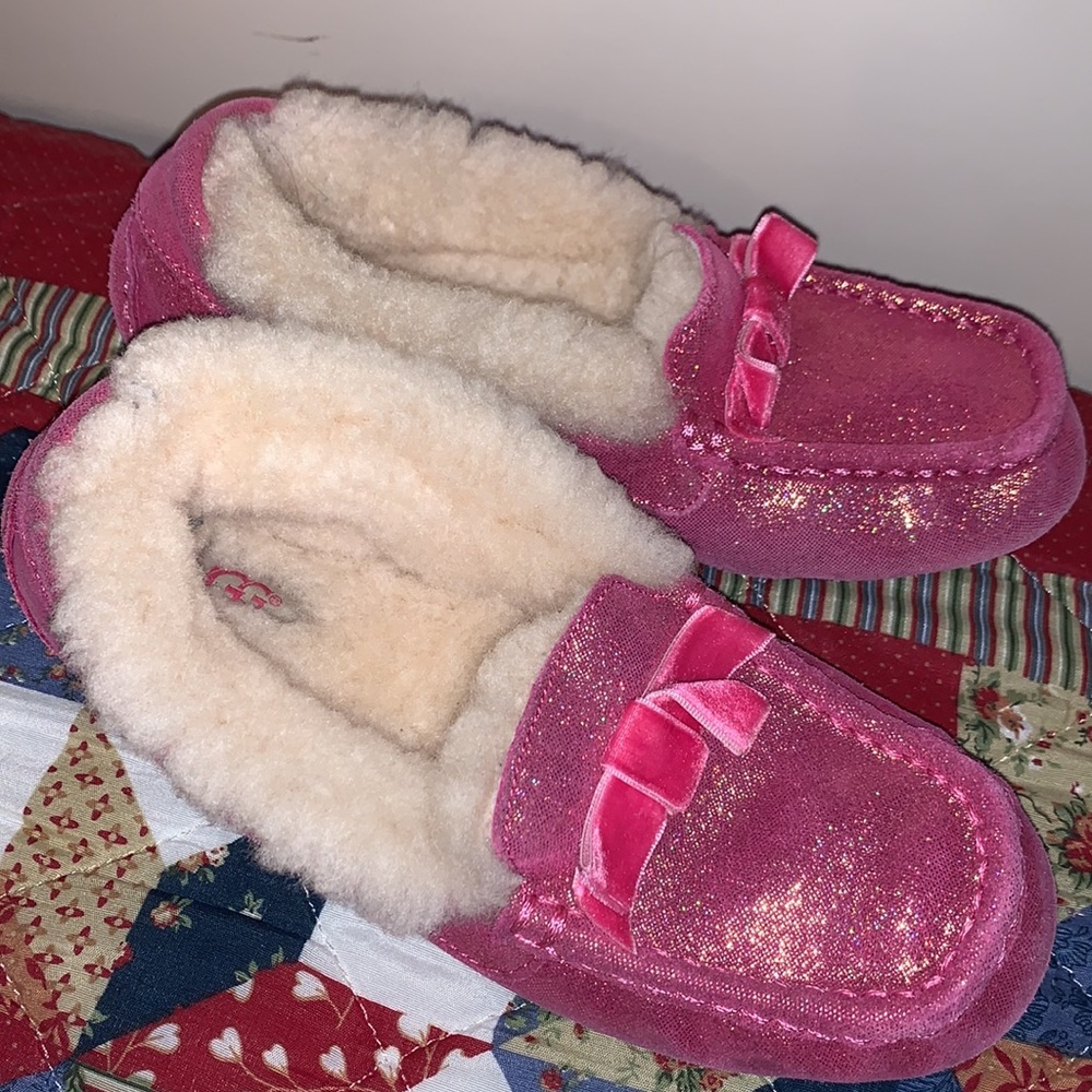 UGG Slippers - Picture 3 of 5